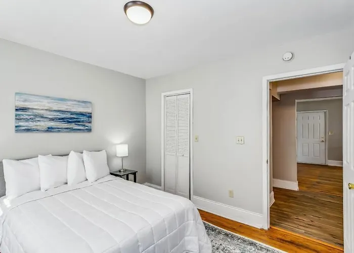 Apartment North Highlands Nest- Unit A *
